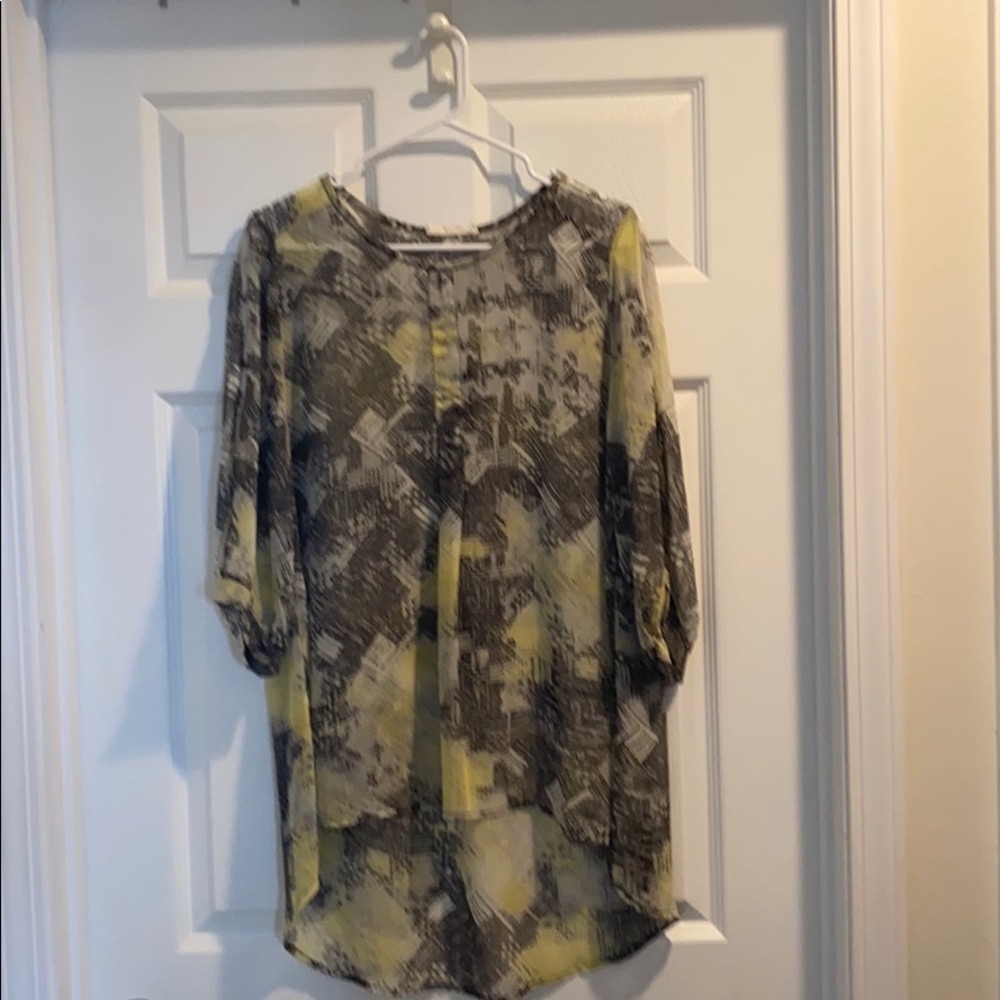 Hug brand women’s 3/4 sleeve blouse